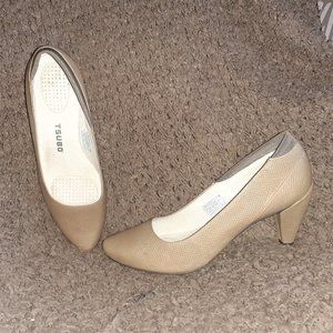 TSUBO-Fayth-Textured Leather Pumps